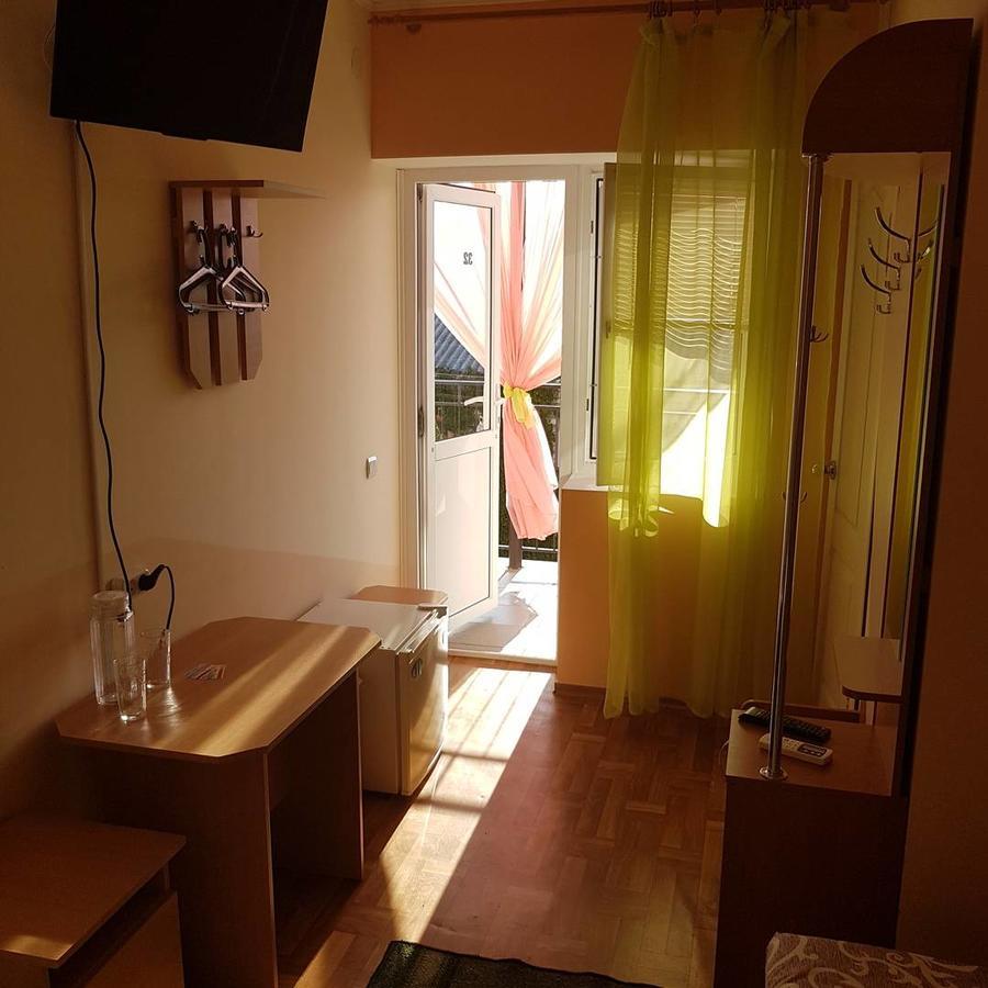 Hotel Flamingo Zaliznyi Port Buitenkant foto